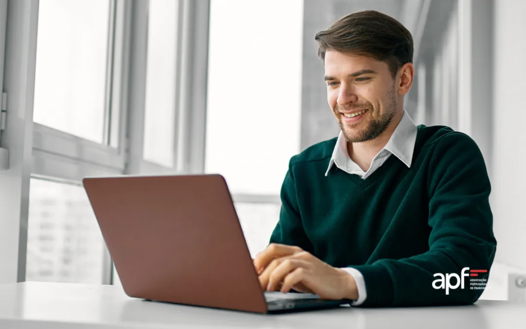Formação online proporciona compreensão abrangente e aprofundada do sistema de franchising